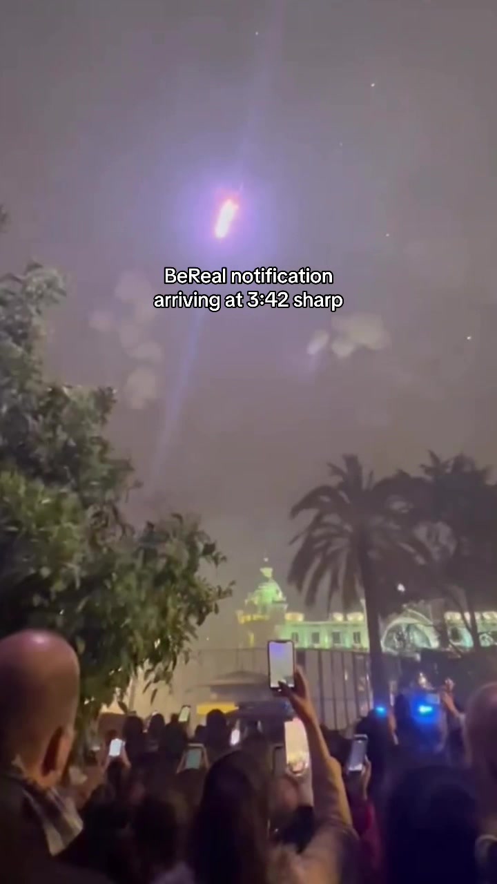 BeReal notification arriving at 3:42 sharp