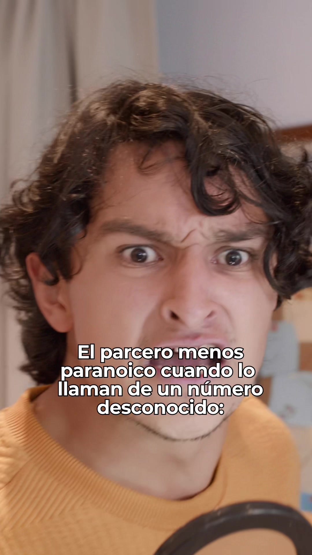 El parcerito menos paranoico cuando lo llaman de un número desconocido: