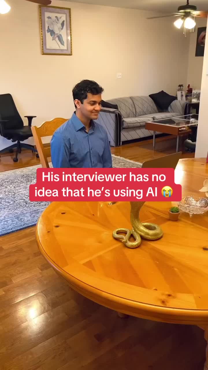 His interviewer has no idea that he’s using AI 😭