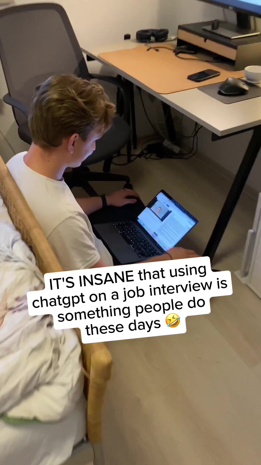 IT'S INSANE that using chatgpt on a job interview is something people do these days 😅