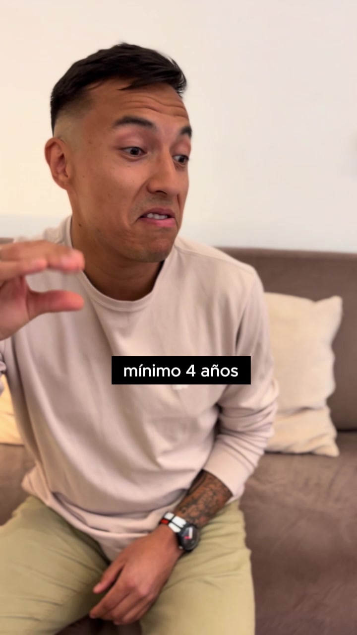 mínimo 4 años