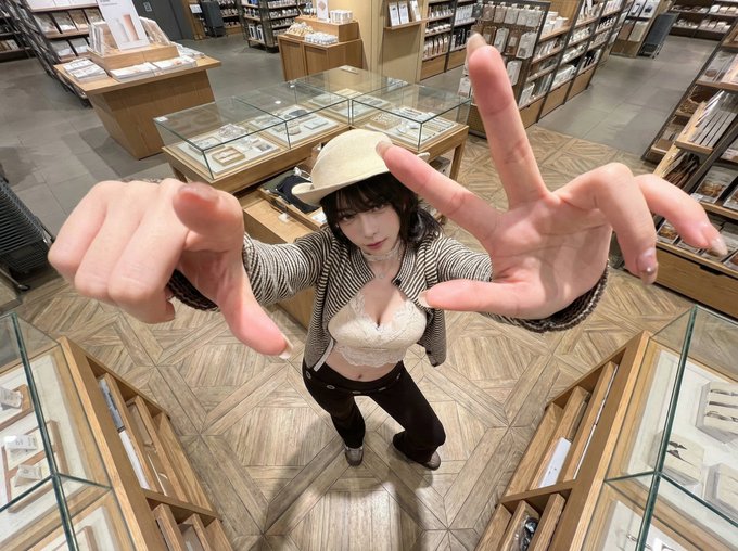 Extreme Wide Angle Phone Screen Replacement