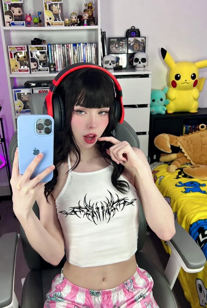 Prompt_Detailssubjecta Young, Slender Woman With Long, Dark, Wavy