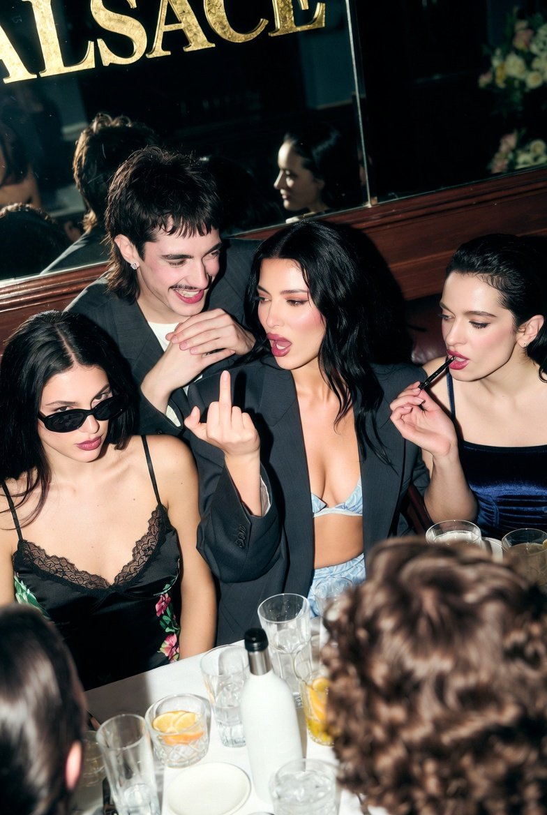 Scene:angle:high-angle