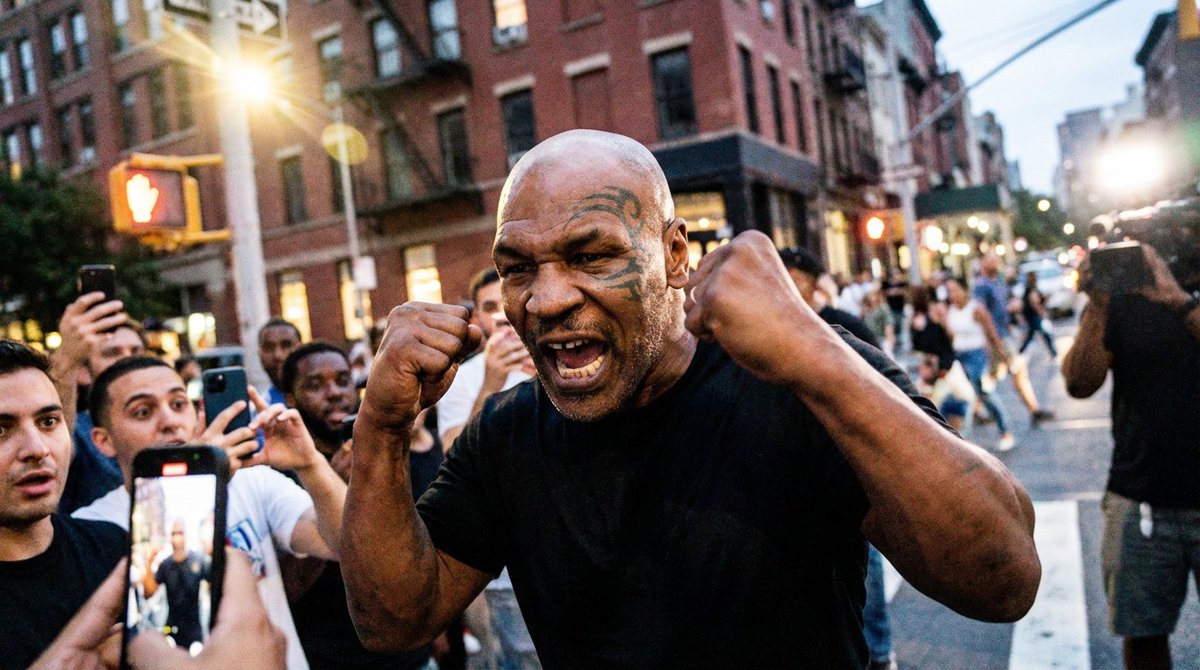 Subjectprimarylegendary Heavyweight Boxer Mike Tyson, Shaved Head, Iconic-Style