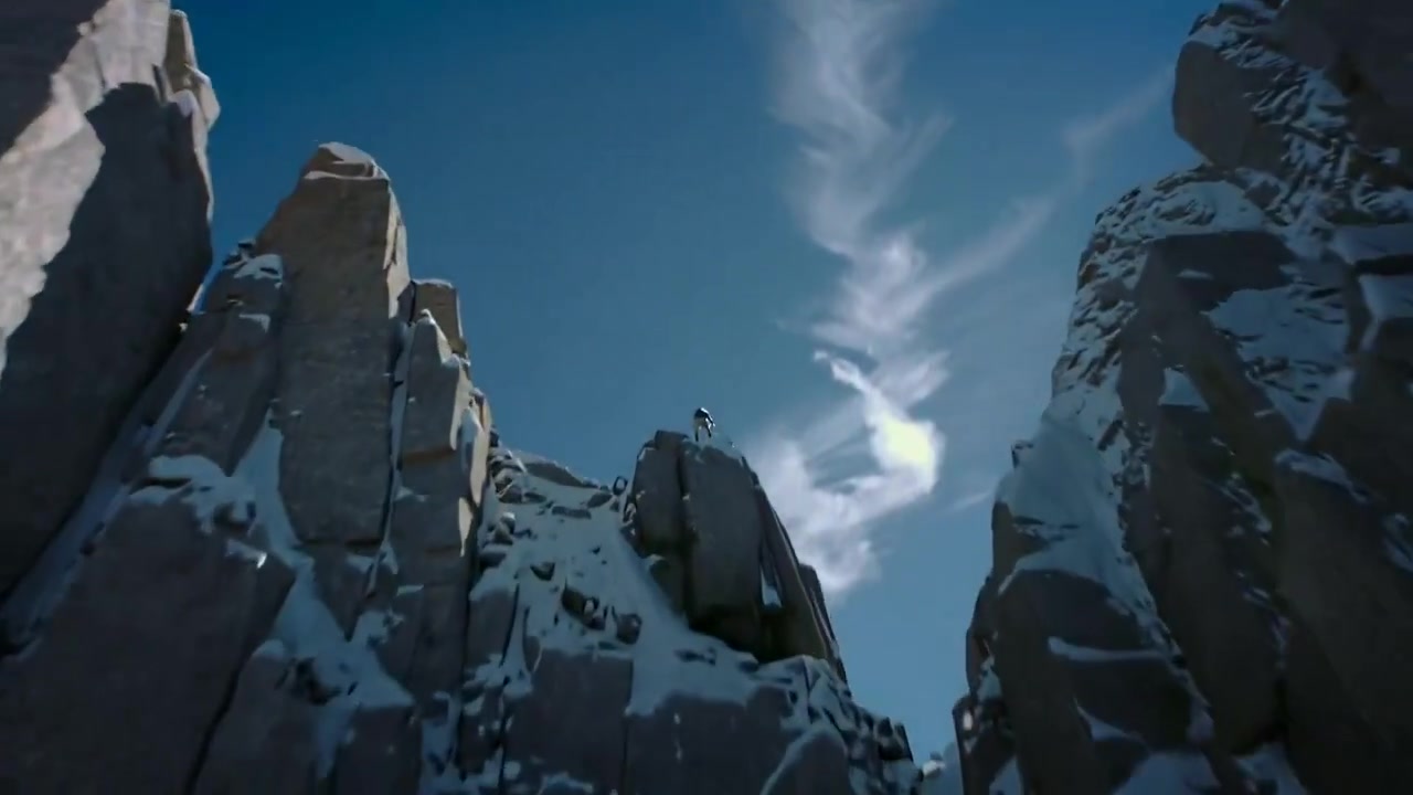 Alpine Heights: The Edge of Nature's Majesty