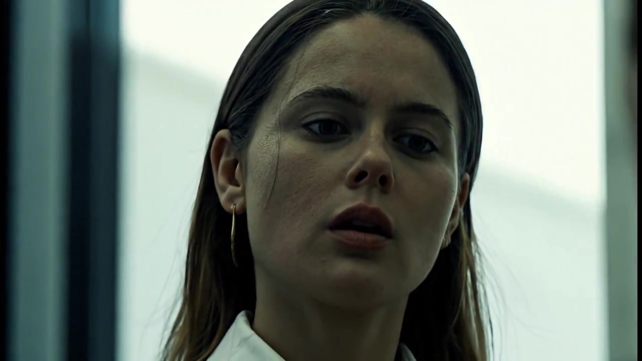 Cinematic Reveal: A Detective's Determination