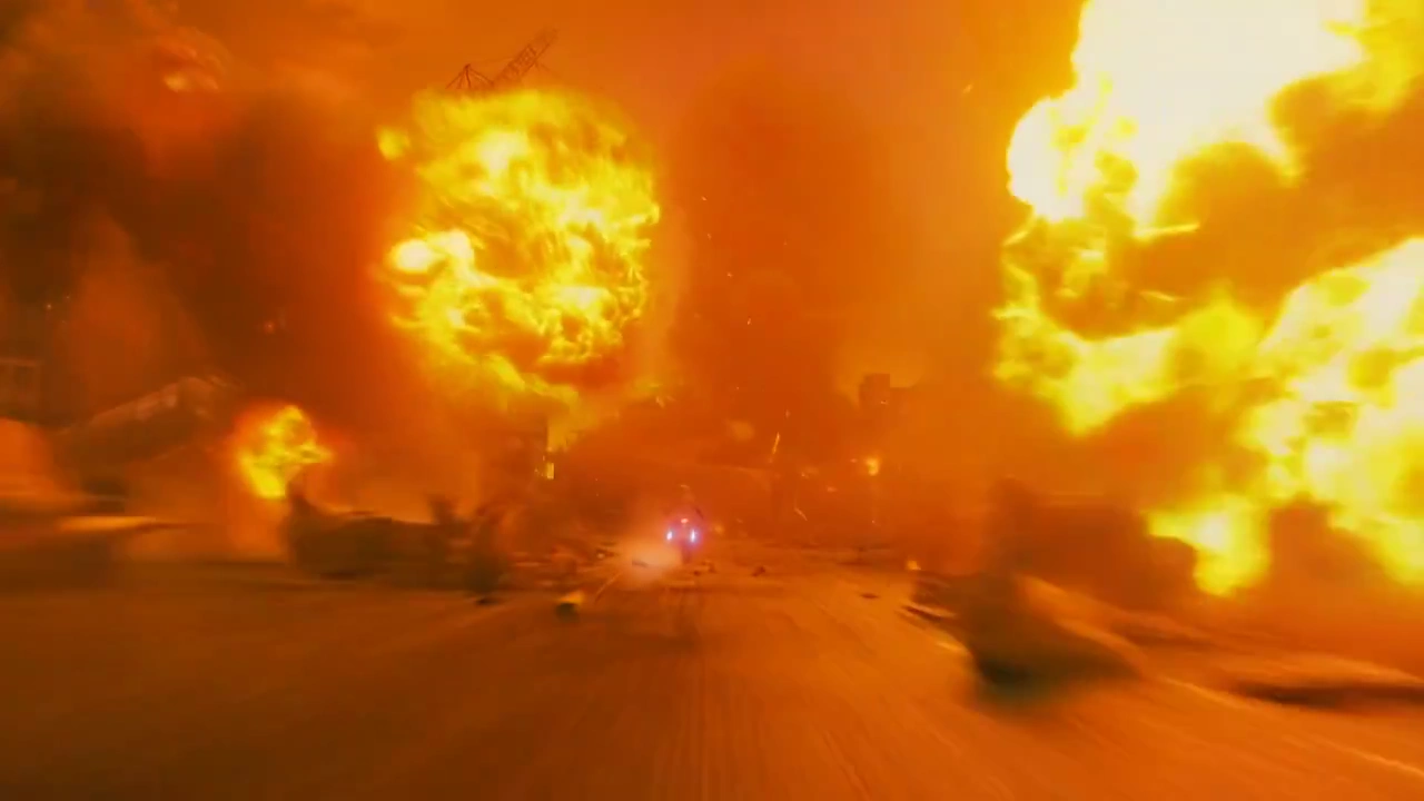 Explosive FPV Chase Through Urban Chaos